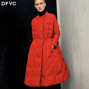 dfvc2018冬季新款时尚斗篷型抽绳系带显瘦加厚羽绒服女保暖白鸭绒