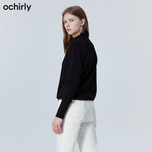 Load image into Gallery viewer, 黑标系列 欧时力2019新款秋装配围脖套头宽松长袖T恤女1ZH3024950